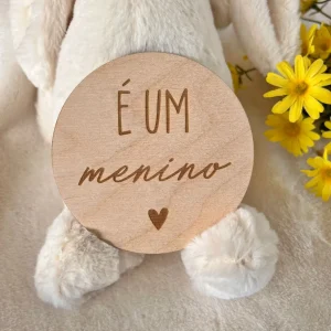 Placa para sessão fotográfica - É um menino!