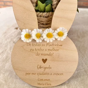 Coelhinho da Páscoa com flores para madrinha / padrinho