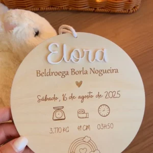 Placa de Nascimento Personalizada em Madeira — Recordação do Bebé com Nome, Data e Detalhes do Nascimento